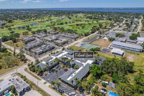 Condo in Fort Myers, Florida, 1 bedroom  № 1935828 - photo 16