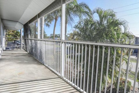 Condo in Fort Myers, Florida, 1 bedroom  № 1935828 - photo 10
