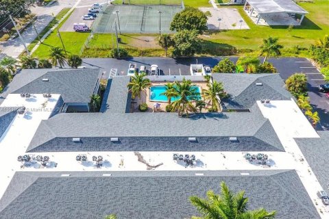 Condo in Fort Myers, Florida, 1 bedroom  № 1935828 - photo 3