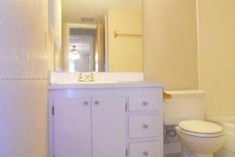 Condo in Fort Myers, Florida, 1 bedroom  № 1935828 - photo 8