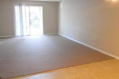Condo in Fort Myers, Florida, 1 bedroom  № 1935828 - photo 9