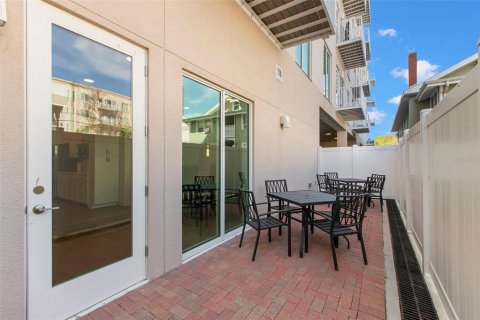 Condo in Saint Petersburg, Florida, 2 bedrooms  № 2094852 - photo 25