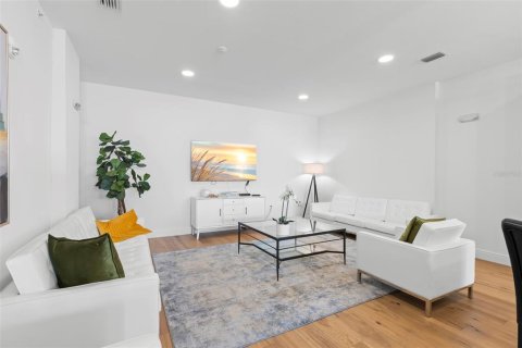 Condo in Saint Petersburg, Florida, 2 bedrooms  № 2094852 - photo 24