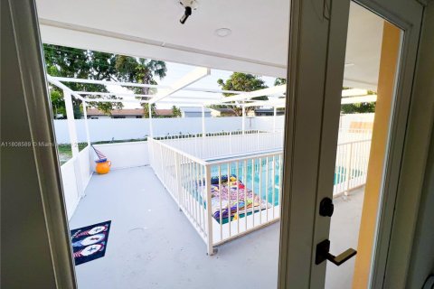 House in Miami Gardens, Florida 4 bedrooms, 124.86 sq.m. № 1748069 - photo 27