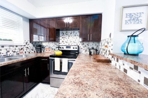 House in Miami Gardens, Florida 4 bedrooms, 124.86 sq.m. № 1748069 - photo 25