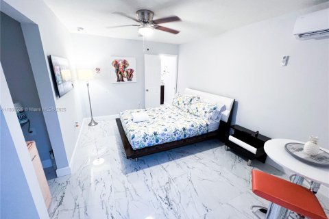 House in Miami Gardens, Florida 4 bedrooms, 124.86 sq.m. № 1748069 - photo 12