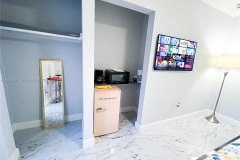 House in Miami Gardens, Florida 4 bedrooms, 124.86 sq.m. № 1748069 - photo 14