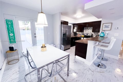 House in Miami Gardens, Florida 4 bedrooms, 124.86 sq.m. № 1748069 - photo 23