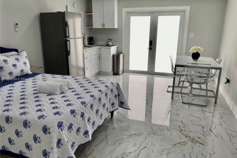 House in Miami Gardens, Florida 4 bedrooms, 124.86 sq.m. № 1748069 - photo 7