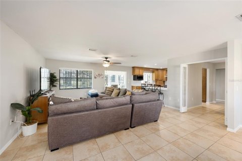 House in Ocala, Florida 3 bedrooms, 215.72 sq.m. № 2102732 - photo 10