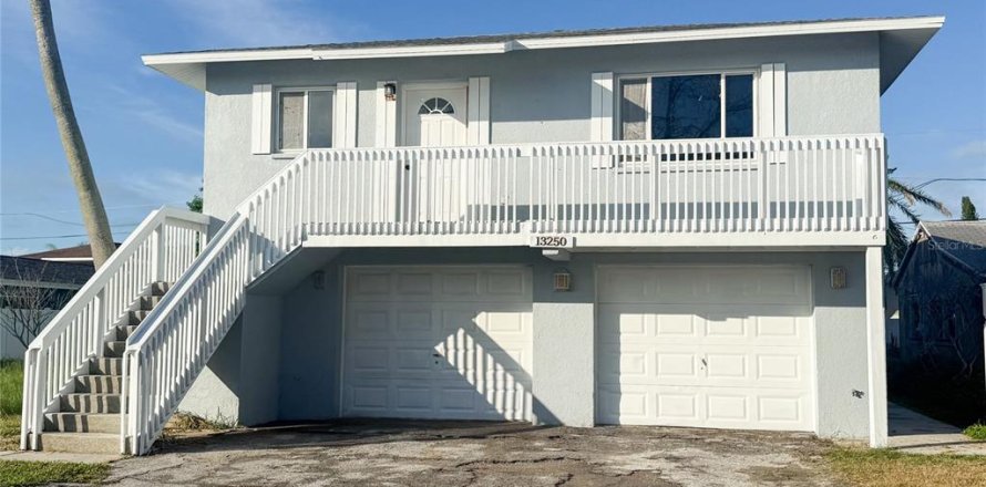 Apartment in Madeira Beach, Florida 2 bedrooms, 78.97 sq.m. № 1915927