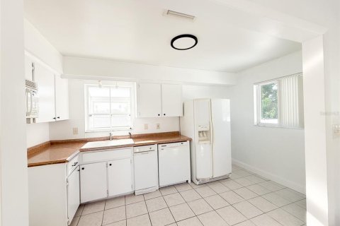 Apartment in Madeira Beach, Florida 2 bedrooms, 78.97 sq.m. № 1915927 - photo 8
