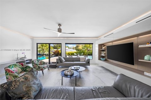 Casa en alquiler en Miami, Florida, 5 dormitorios, 320.88 m2 № 1898252 - foto 13