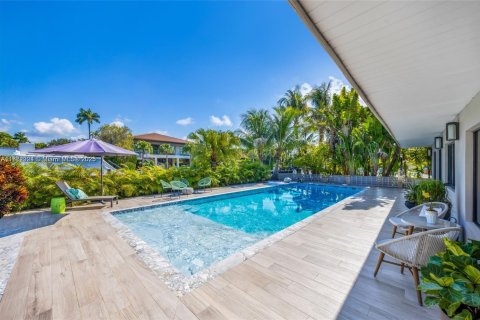 Casa en alquiler en Miami, Florida, 5 dormitorios, 320.88 m2 № 1898252 - foto 12