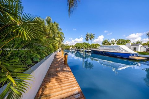 Casa en alquiler en Miami, Florida, 5 dormitorios, 320.88 m2 № 1898252 - foto 6