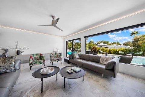 Casa en alquiler en Miami, Florida, 5 dormitorios, 320.88 m2 № 1898252 - foto 22