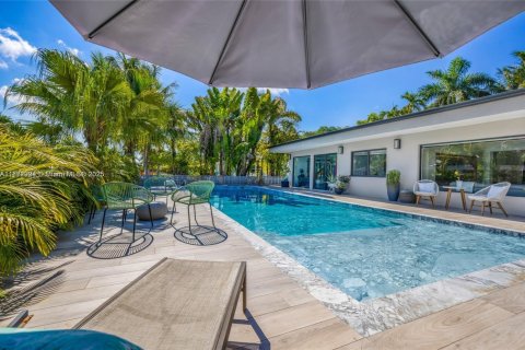 Casa en alquiler en Miami, Florida, 5 dormitorios, 320.88 m2 № 1898252 - foto 9