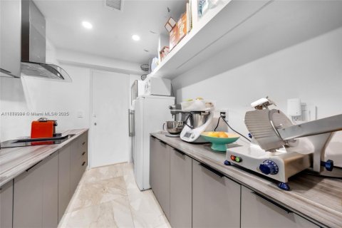 Casa en alquiler en Miami, Florida, 5 dormitorios, 320.88 m2 № 1898252 - foto 27