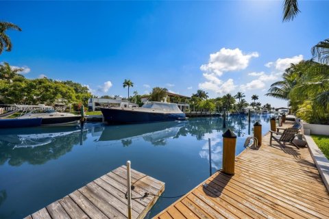 Casa en alquiler en Miami, Florida, 5 dormitorios, 320.88 m2 № 1898252 - foto 5