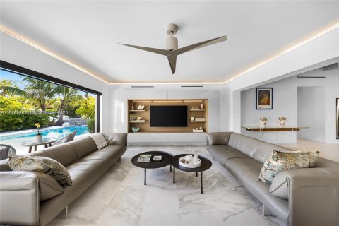 Casa en alquiler en Miami, Florida, 5 dormitorios, 320.88 m2 № 1898252 - foto 23
