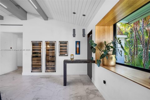 Casa en alquiler en Miami, Florida, 5 dormitorios, 320.88 m2 № 1898252 - foto 20