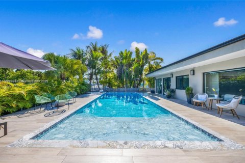 Casa en alquiler en Miami, Florida, 5 dormitorios, 320.88 m2 № 1898252 - foto 11