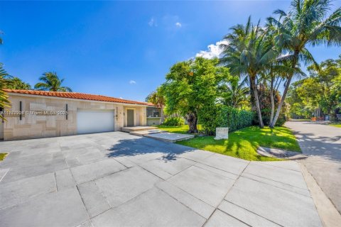 Casa en alquiler en Miami, Florida, 5 dormitorios, 320.88 m2 № 1898252 - foto 8