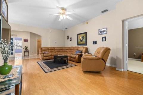House in Wesley Chapel, Florida 3 bedrooms, 156.08 sq.m. № 1765540 - photo 8