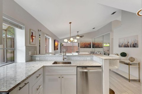 House in Palm Beach Gardens, Florida 2 bedrooms, 109.07 sq.m. № 2195014 - photo 6