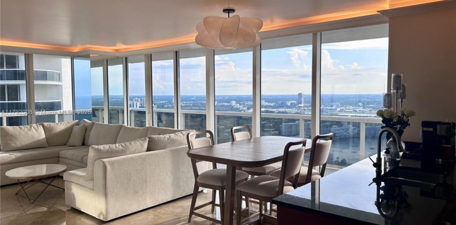 Condo à Hallandale Beach, Floride, 2 chambres № 1695257