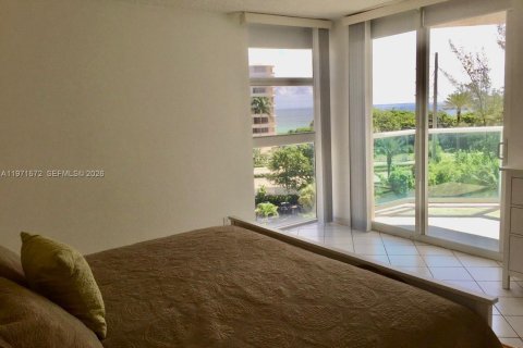Condominio en venta en Sunny Isles Beach, Florida, 2 dormitorios, 148.92 m2 № 2174664 - foto 16