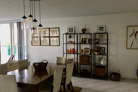 Condominio en venta en Sunny Isles Beach, Florida, 2 dormitorios, 148.92 m2 № 2174664 - foto 18
