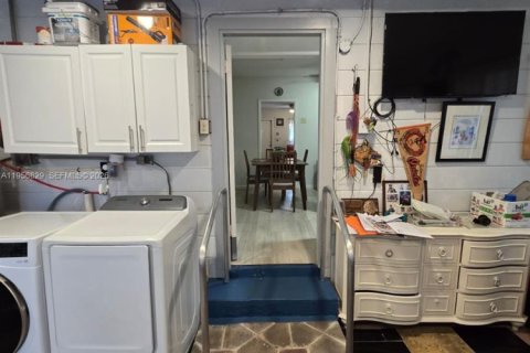 Casa en alquiler en Miami, Florida, 3 dormitorios, 130.53 m2 № 2011790 - foto 15