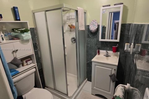 Casa en alquiler en Miami, Florida, 3 dormitorios, 130.53 m2 № 2011790 - foto 11