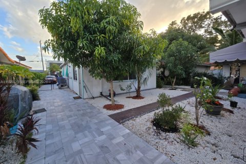 Casa en alquiler en Miami, Florida, 3 dormitorios, 130.53 m2 № 2011790 - foto 18