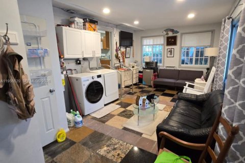 Casa en alquiler en Miami, Florida, 3 dormitorios, 130.53 m2 № 2011790 - foto 14