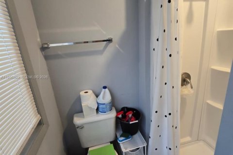 Casa en alquiler en Miami, Florida, 3 dormitorios, 130.53 m2 № 2011790 - foto 17