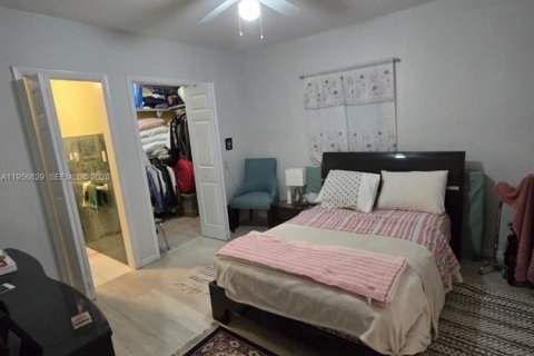 Casa en alquiler en Miami, Florida, 3 dormitorios, 130.53 m2 № 2011790 - foto 7