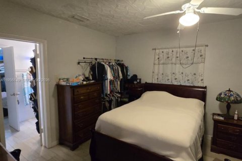 Casa en alquiler en Miami, Florida, 3 dormitorios, 130.53 m2 № 2011790 - foto 9