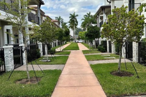 Adosado en venta en Doral, Florida, 3 dormitorios, 149.57 m2 № 2044465 - foto 6