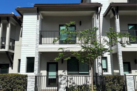 Adosado en URBANA en Doral, Florida 3 dormitorios, 149.57 m2 № 2044465
