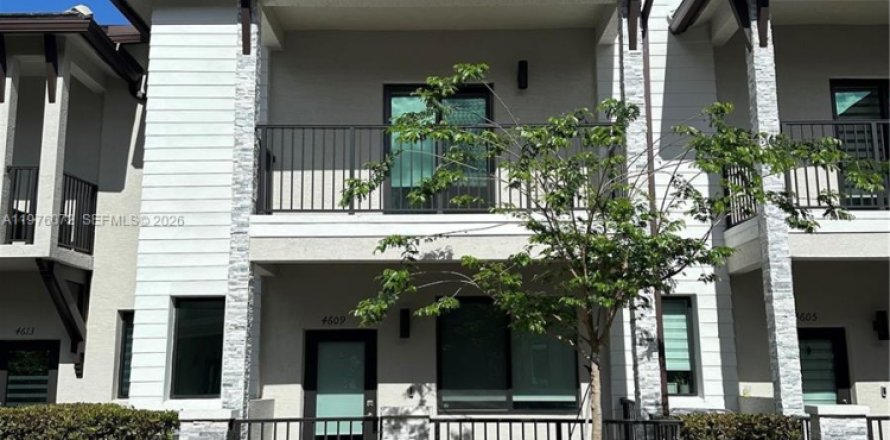 Adosado en URBANA en Doral, Florida 3 dormitorios, 149.57 m2 № 2044465