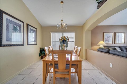 House in Clermont, Florida 4 bedrooms, 169.27 sq.m. № 1631647 - photo 5