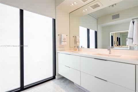 Villa ou maison à louer à Miami, Floride: 4 chambres, 268.49 m2 № 1714279 - photo 17