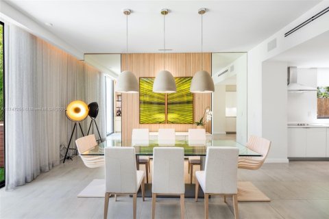 Villa ou maison à louer à Miami, Floride: 4 chambres, 268.49 m2 № 1714279 - photo 2