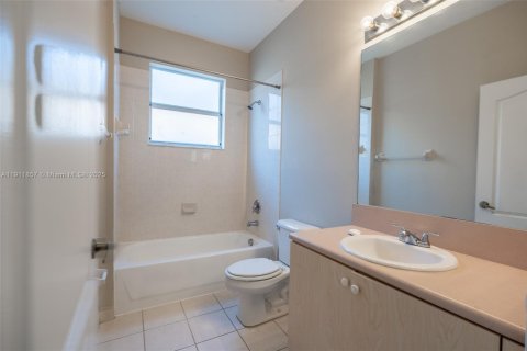 Снять в аренду виллу или дом в Хомстед, Флорида 5 спален, 232.26м2, № 2017373 - фото 18