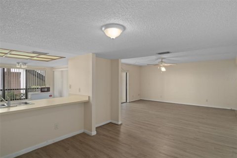 Copropriété à vendre à Tampa, Floride: 2 chambres, 110.65 m2 № 2102234 - photo 13