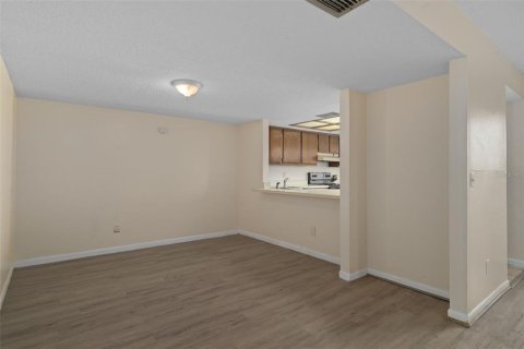 Copropriété à vendre à Tampa, Floride: 2 chambres, 110.65 m2 № 2102234 - photo 10