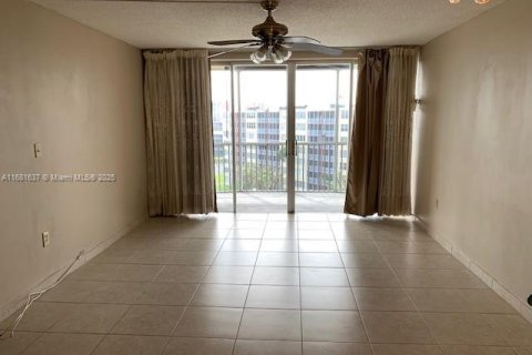 Copropriété à louer à Miami, Floride: 1 chambre, 96.25 m2 № 1814084 - photo 5