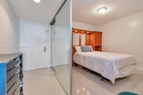 Condo in Hallandale Beach, Florida, 1 bedroom  № 1960529 - photo 27